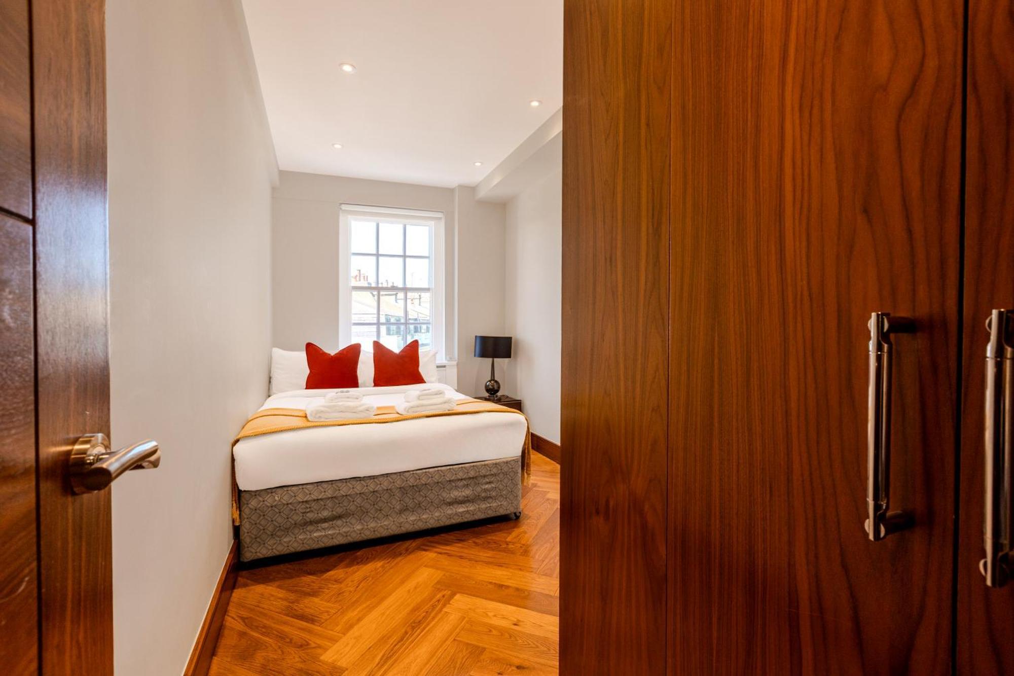 Chic Chelsea 2br Flat With Balcony By Kings Road Apartment *