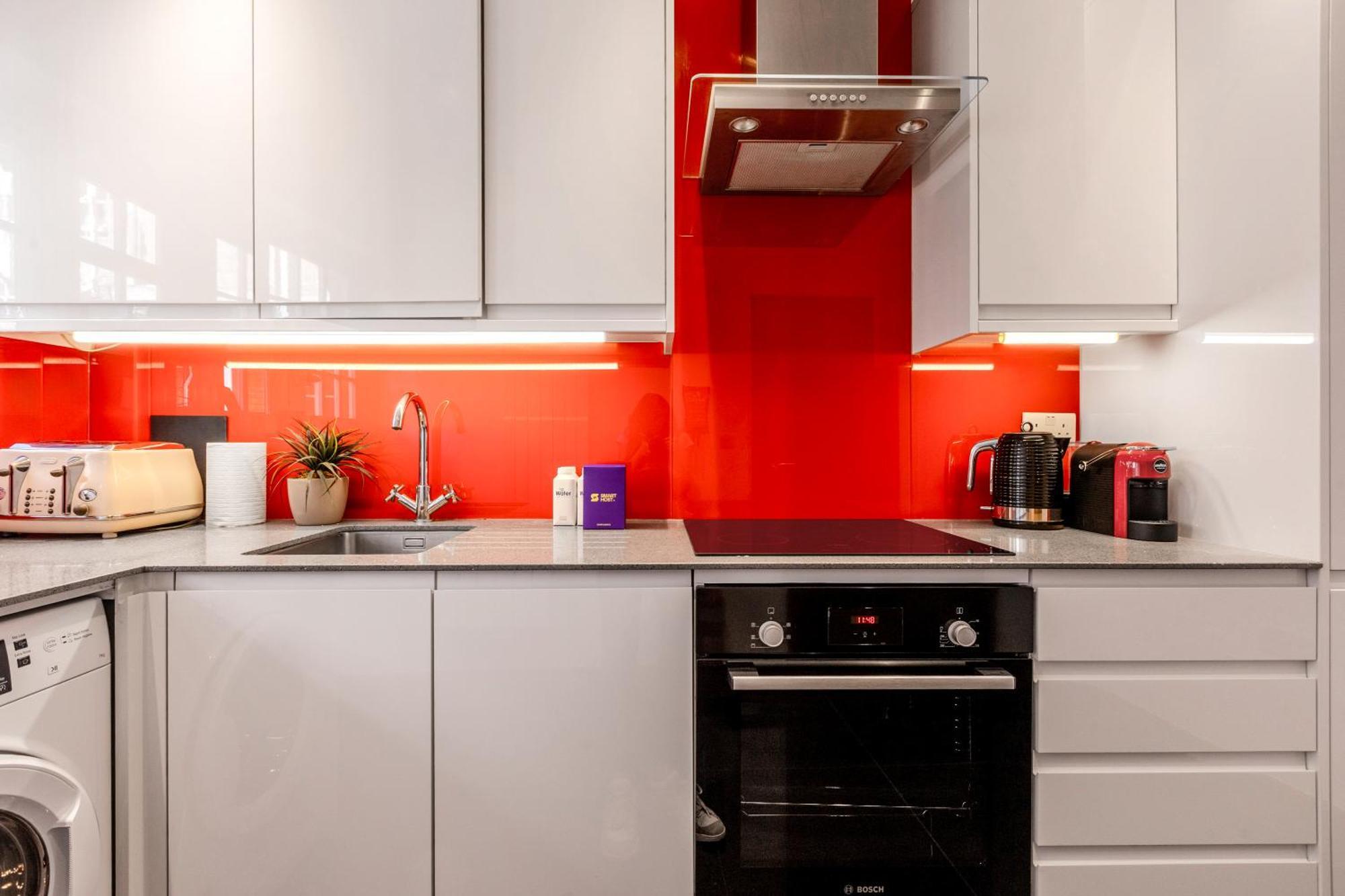 Chic Chelsea 2br Flat With Balcony By Kings Road