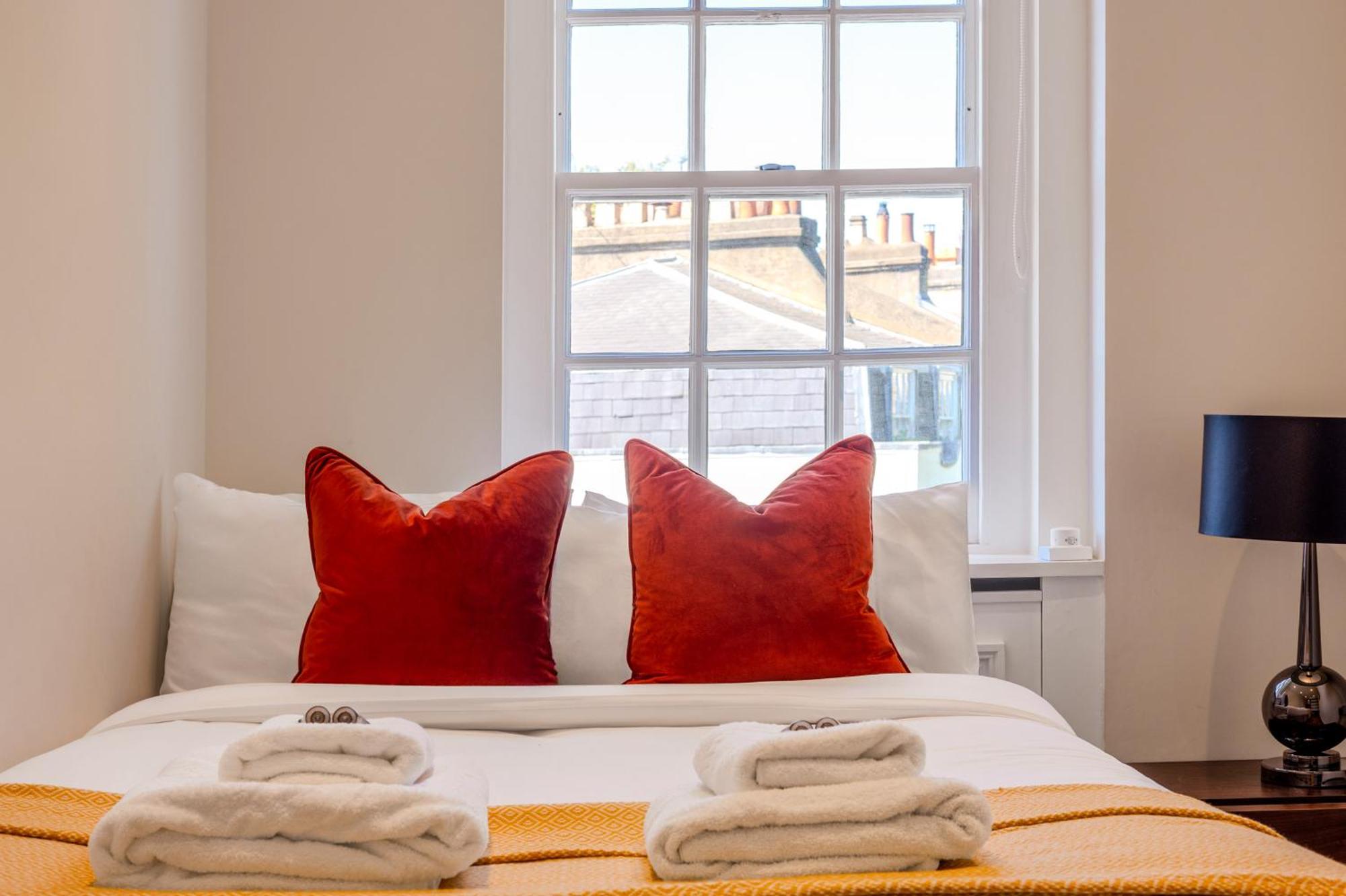 Chic Chelsea 2br Flat With Balcony By Kings Road London