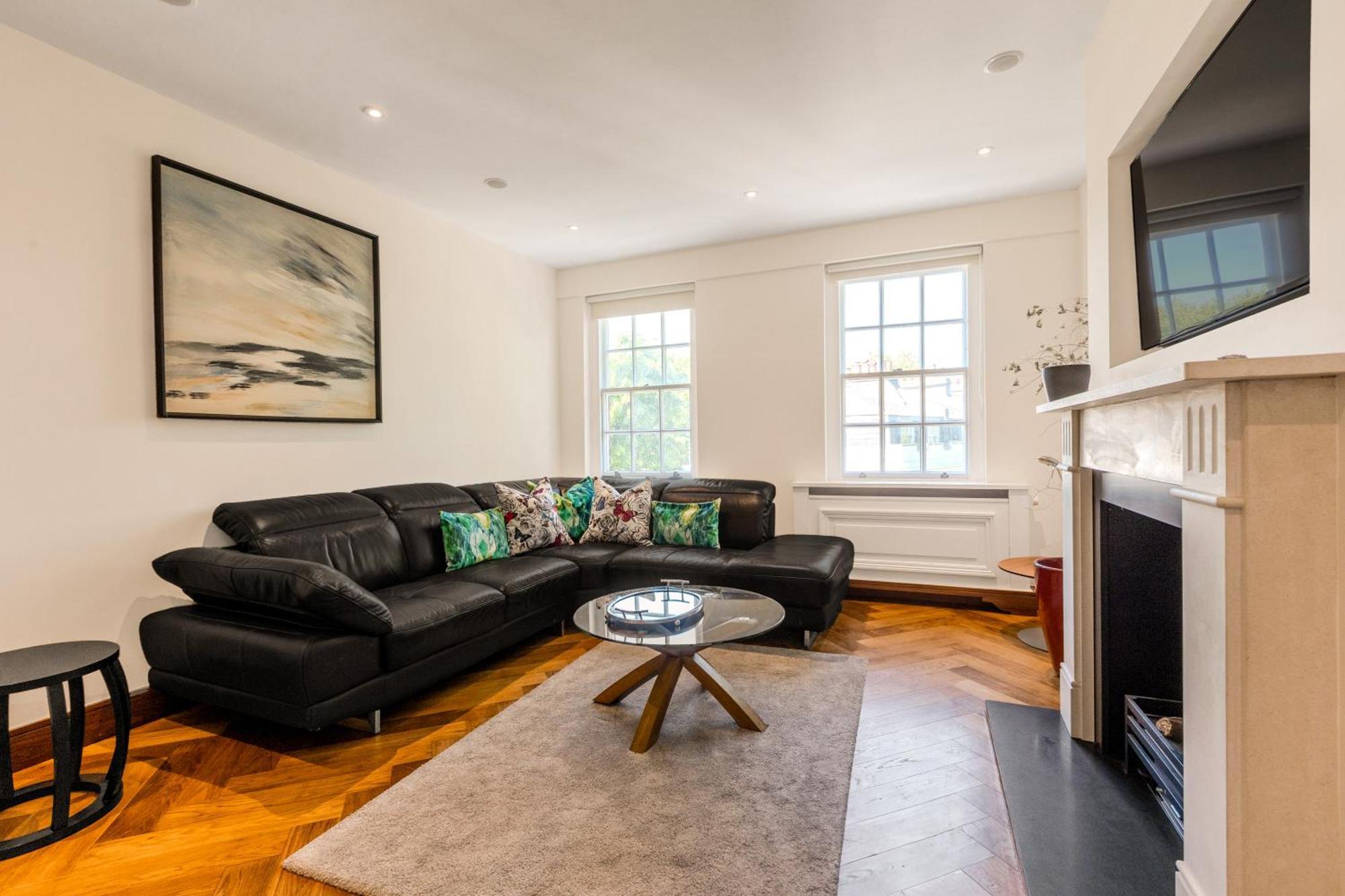 Apartment Chic Chelsea 2br Flat With Balcony By Kings Road